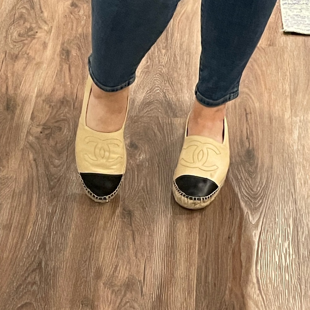Authentic CHANEL leather espadrilles - Picture 2 of 7